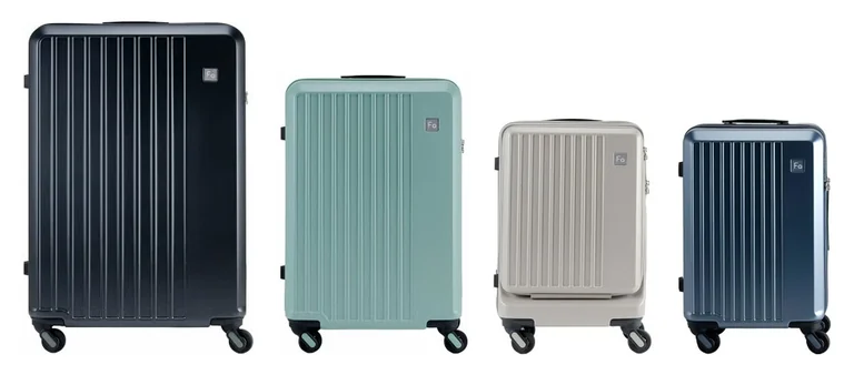FREQUENTER “リエーヴェ” の4輪キャリーケース4サイズ（左から68cm・57cm・前面が開く48cm・48cm）を並べた様子